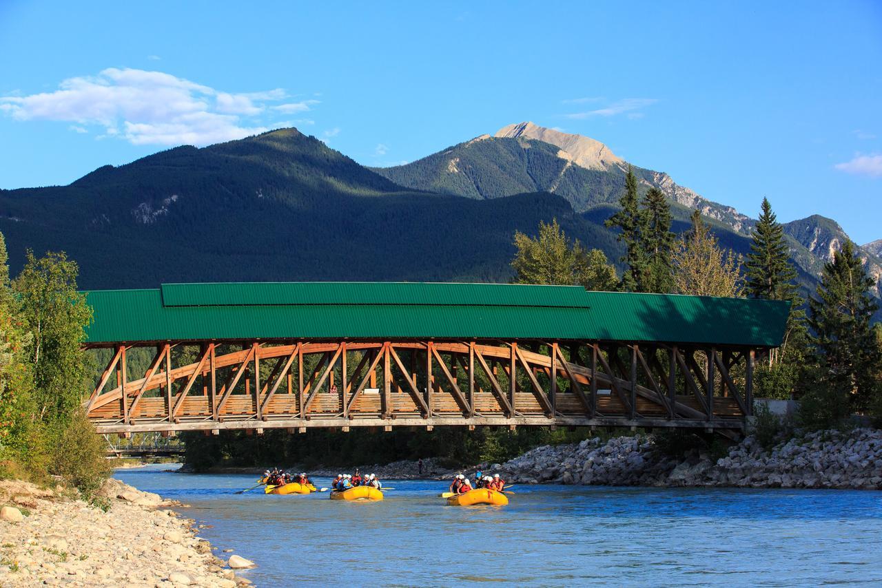 Whitewater Lodge Golden Kültér fotó