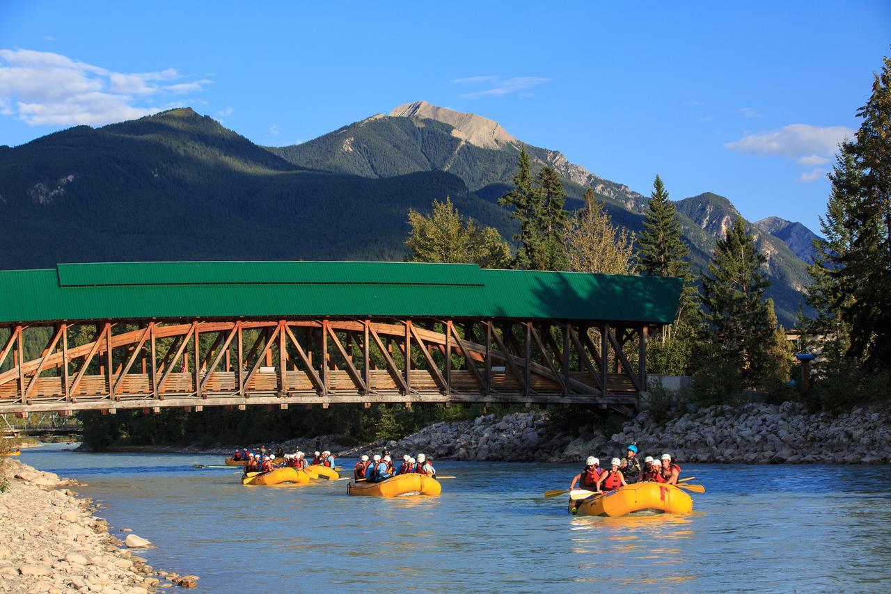 Whitewater Lodge Golden Kültér fotó